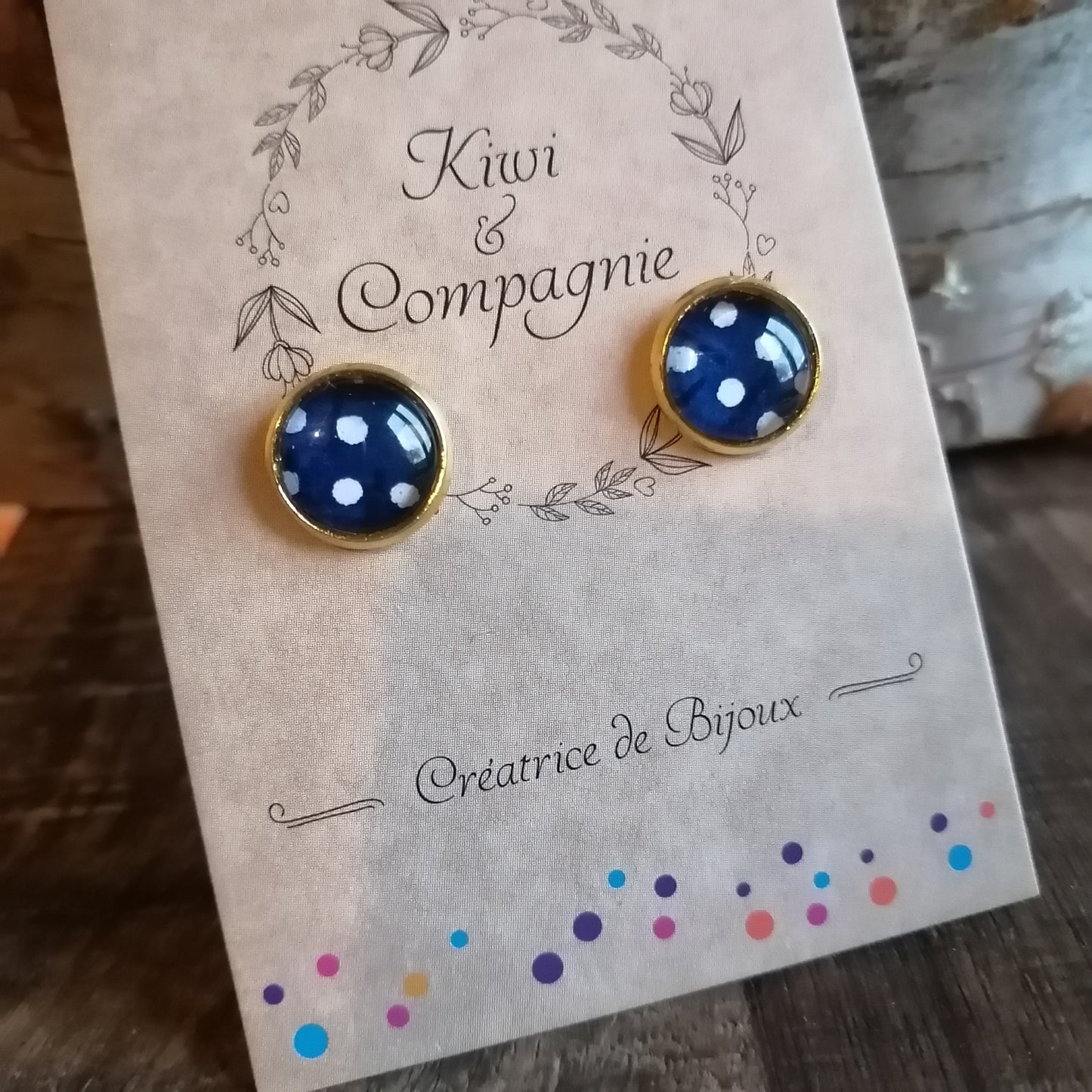 Boucles d'oreilles Puces 10mm - Acier inoxydable doré - Pois blancs, fond bleu marine