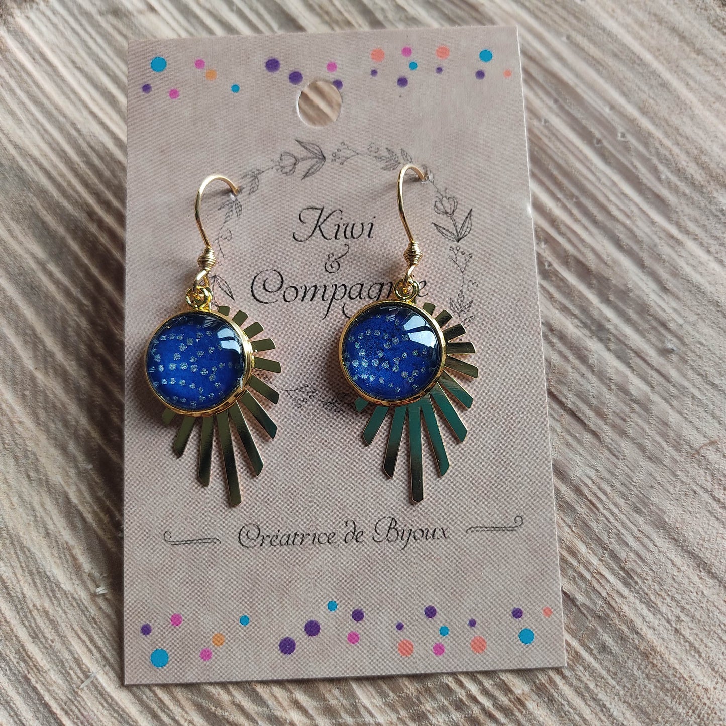 Boucles d'oreilles cabochons 12mm - Acier inoxydable doré - pois argentés fond bleu indigo, breloque feuille filigrane