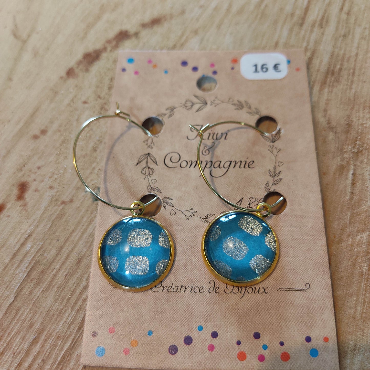 Boucles d'oreilles Créoles 25 mm - cabochons verre 16 mm - pois argentés, fond bleu atoll - acier inoxydable doré