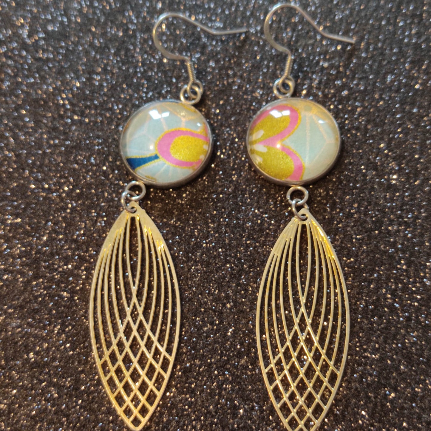 Boucles d'oreilles cabochons ronds 16mm - Acier inoxydable - papier japonais floral rose, doré et bleu - breloque filigrane plume