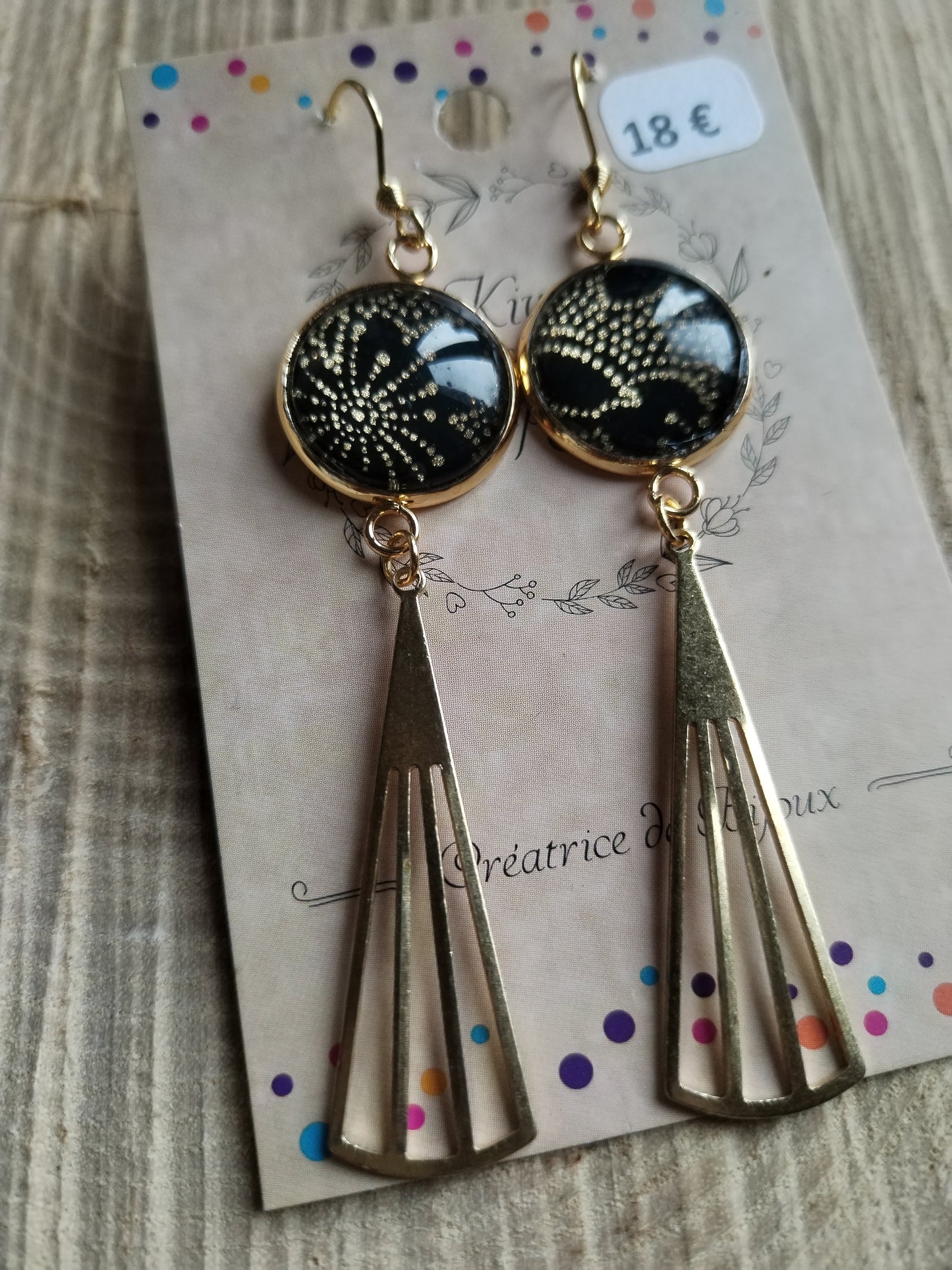 Boucles d'oreilles cabochons ronds 16mm - Acier inoxydable doré - papier japonais floral doré et fond noir - breloque filigrane triangle