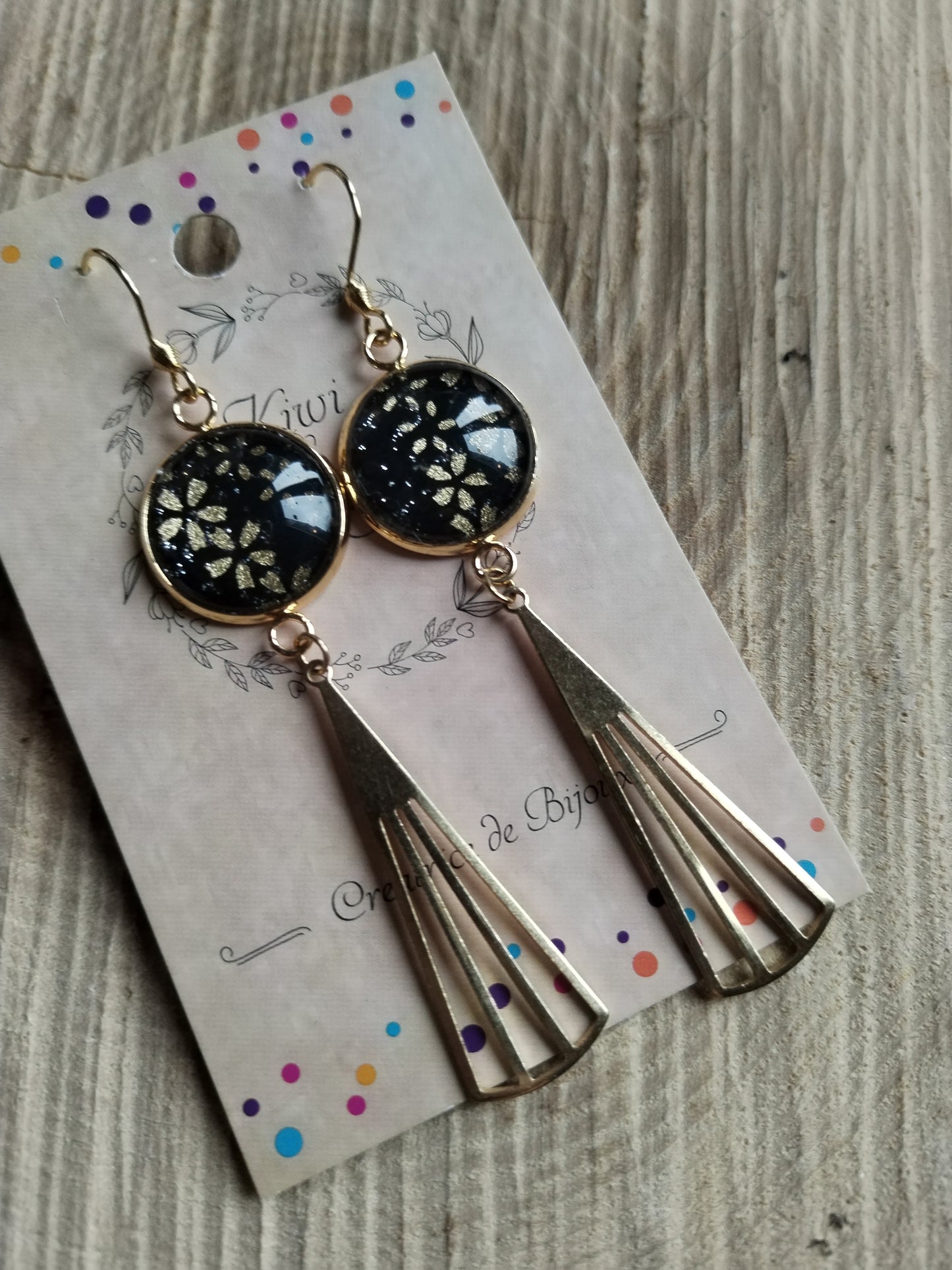 Boucles d'oreilles cabochons ronds 16mm - Acier inoxydable doré - papier japonais floral doré et fond noir - breloque filigrane triangle