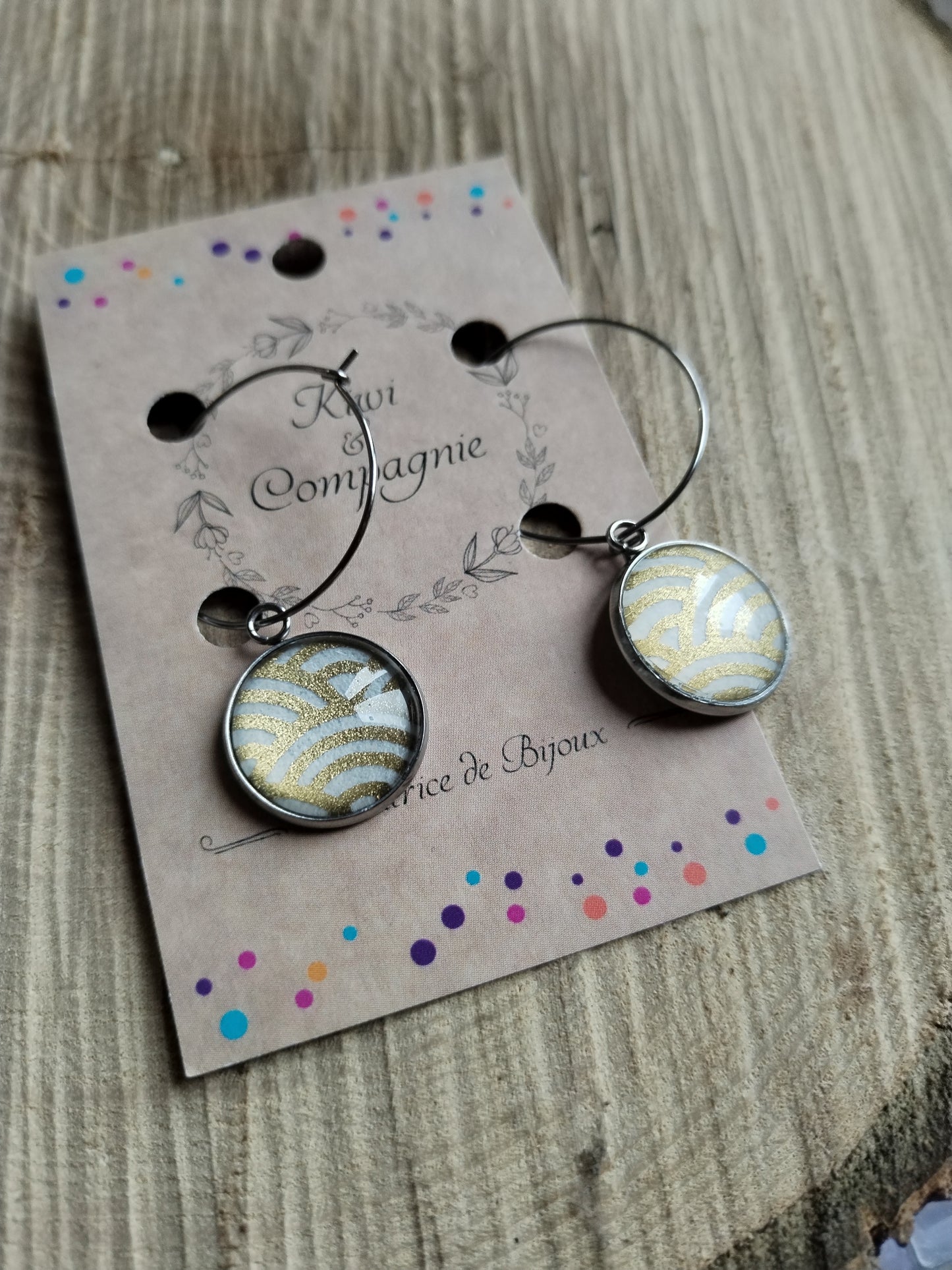 Boucles d'oreilles Créoles 25 mm - cabochons verre 16 mm - papier japonais graphique doré et blanc - acier inoxydable