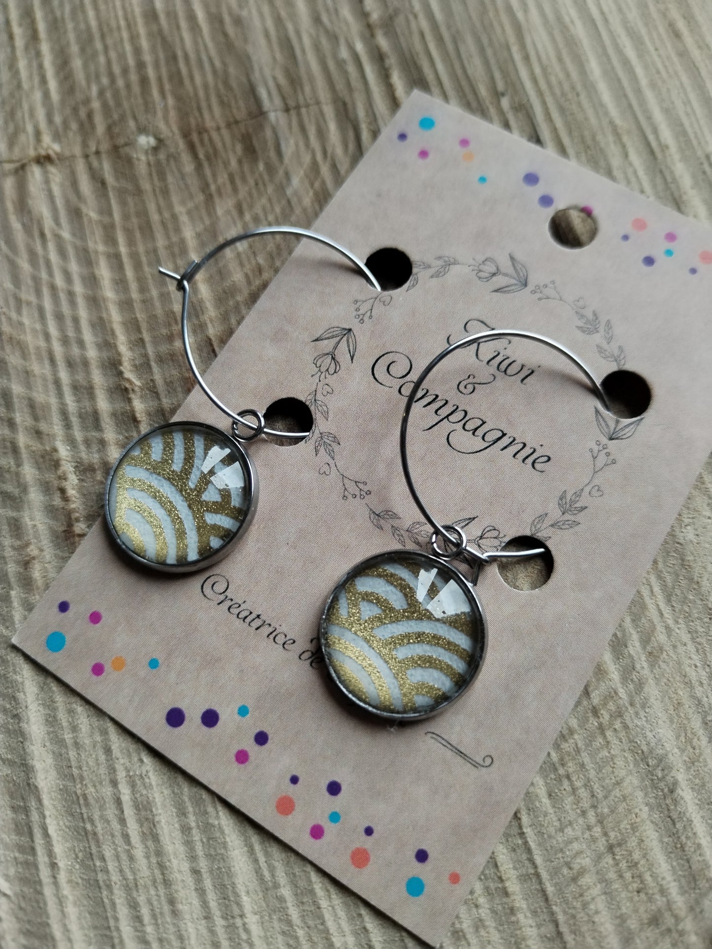Boucles d'oreilles Créoles 25 mm - cabochons verre 16 mm - papier japonais graphique doré et blanc - acier inoxydable