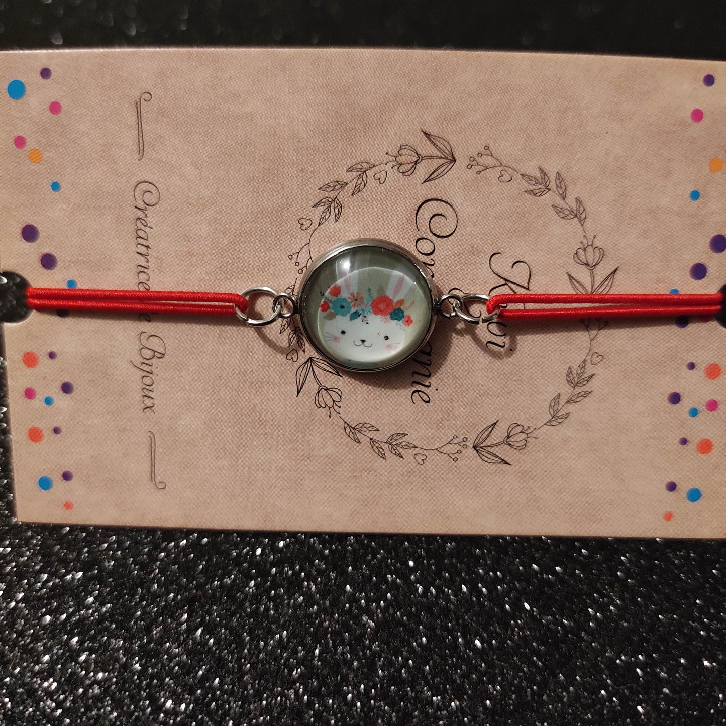 Bracelet élastique couleur rouge avec cabochon 14mm - lapin