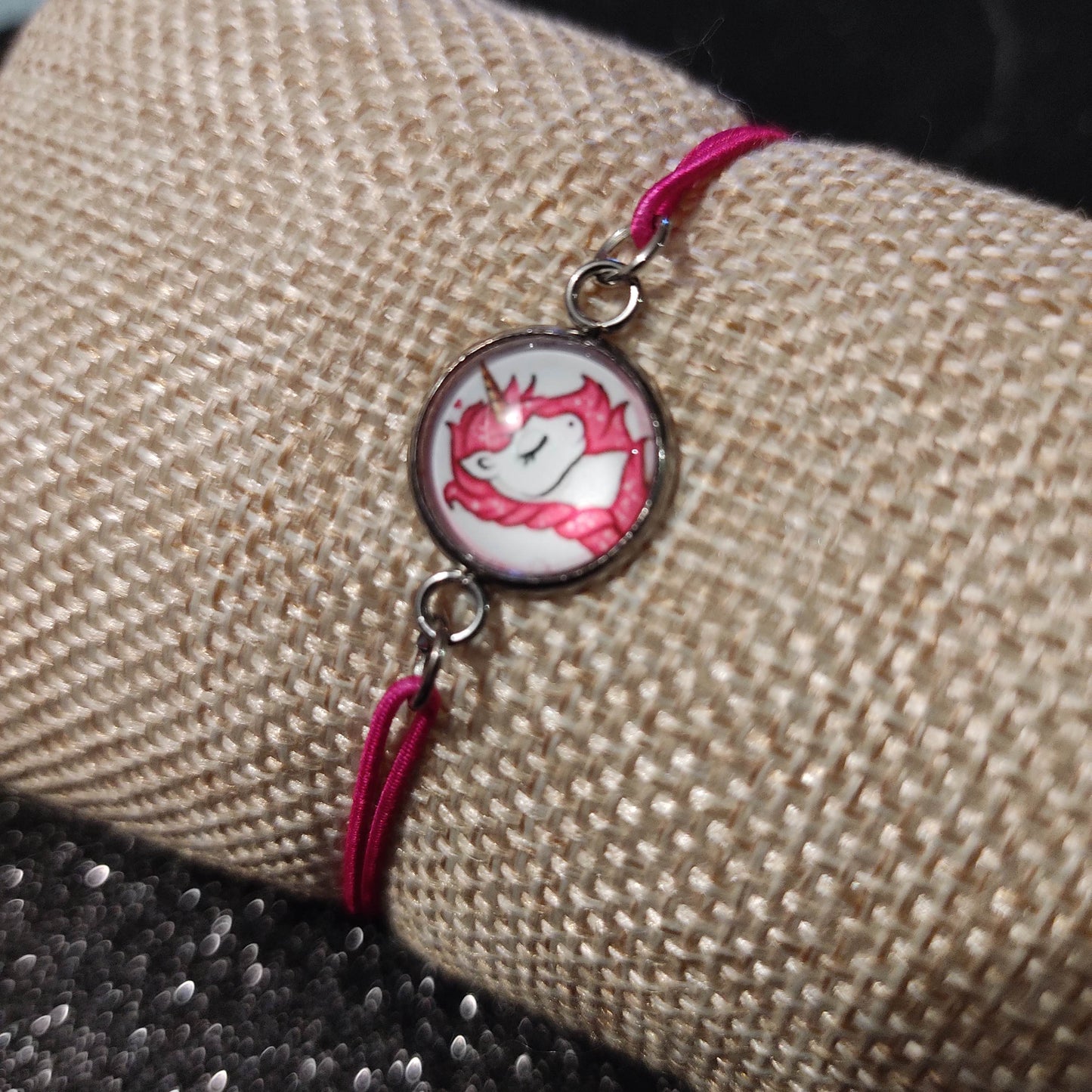 Bracelet élastique couleur rose avec cabochon 14mm - licorne