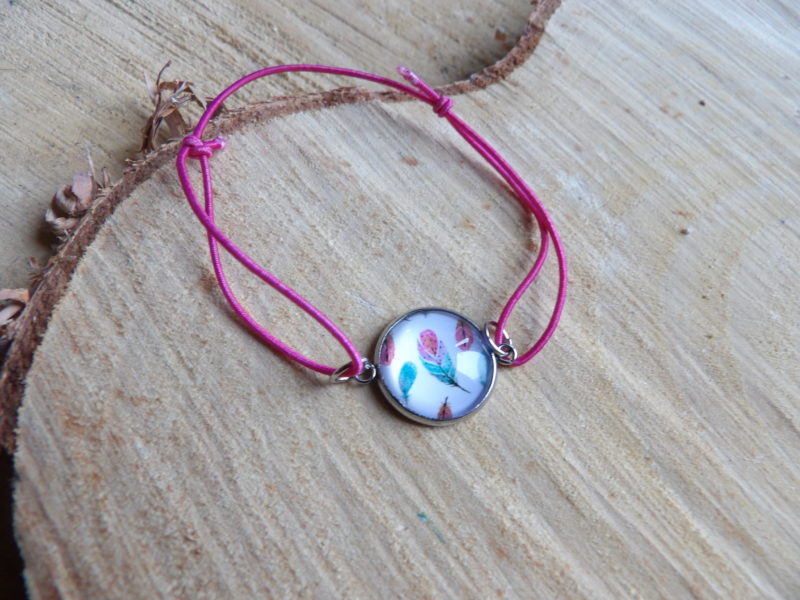 Bracelet élastique rose avec cabochon feuilles