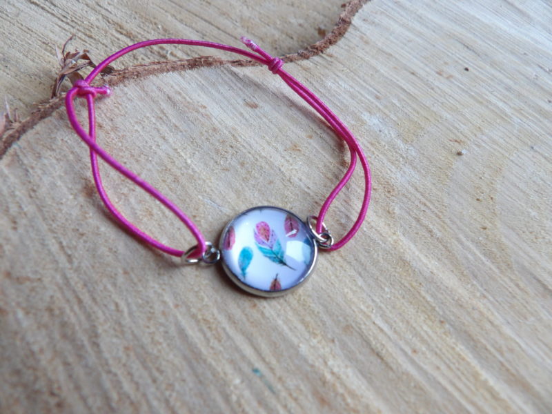 Bracelet élastique rose avec cabochon feuilles