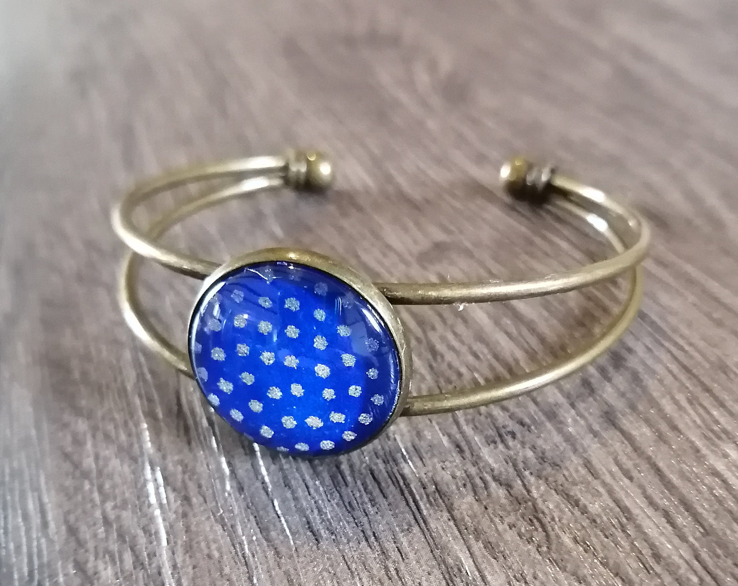 Bracelet manchette - bronze - pois argenté, fond bleu royal