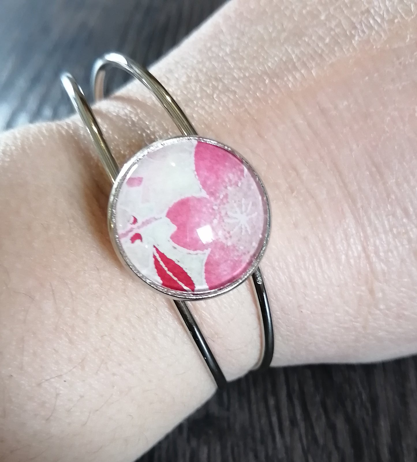 Bracelet manchette - acier inoxydable - papier japonais floral rose, fond crème