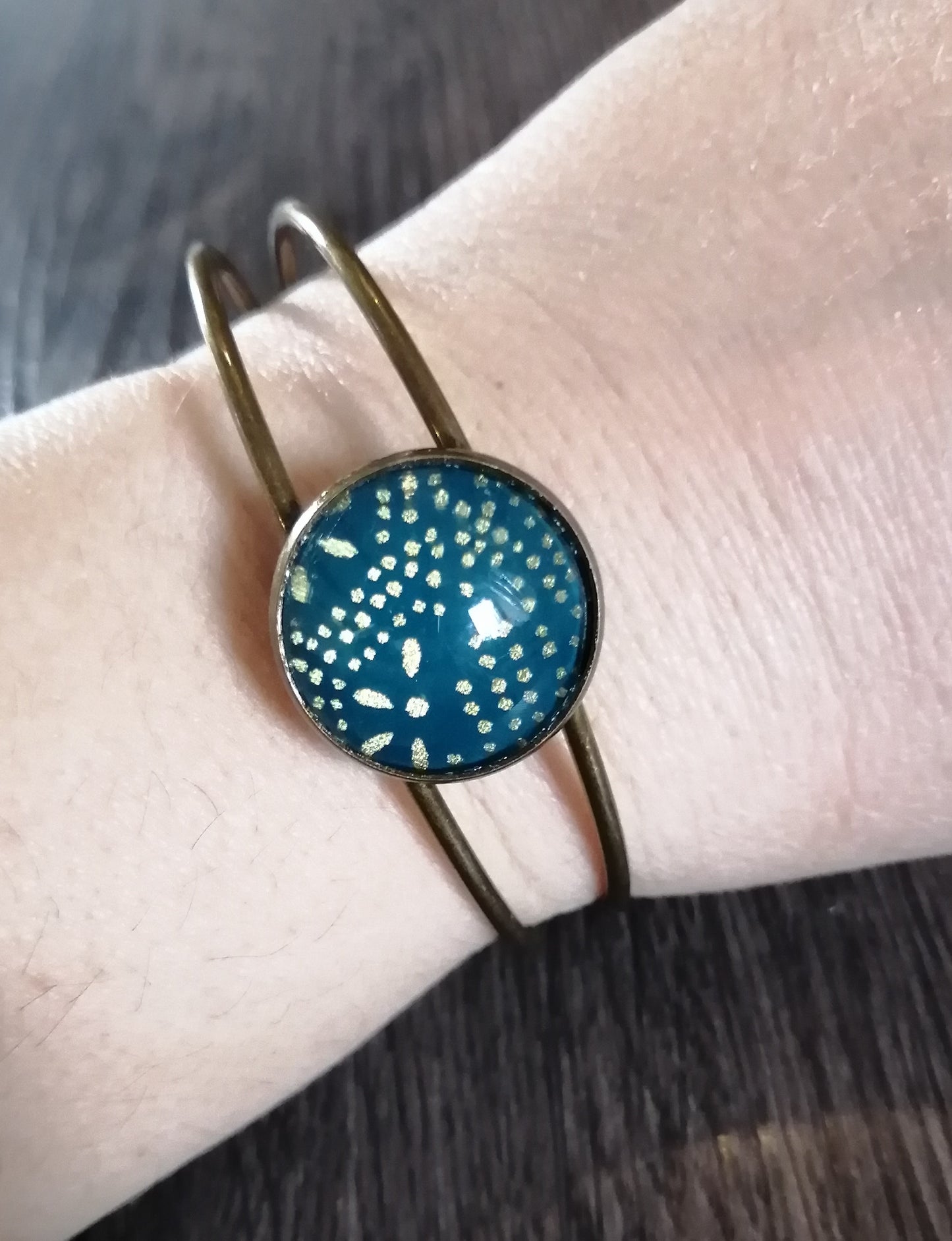 Bracelet manchette - bronze - pois doré, fond vert sapin