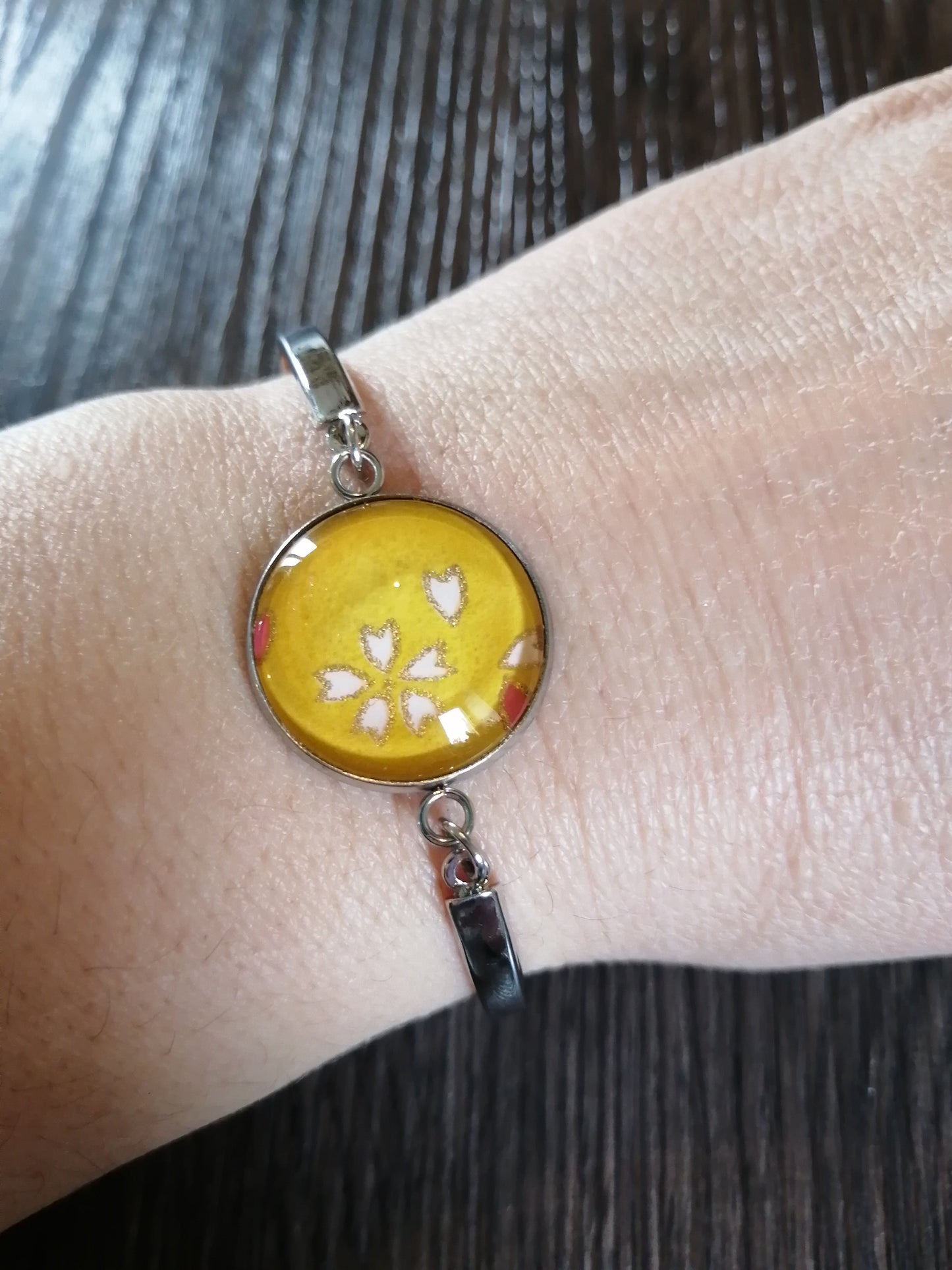Bracelet rigide acier inoxydable - 20mm - Floral rose, fond moutarde