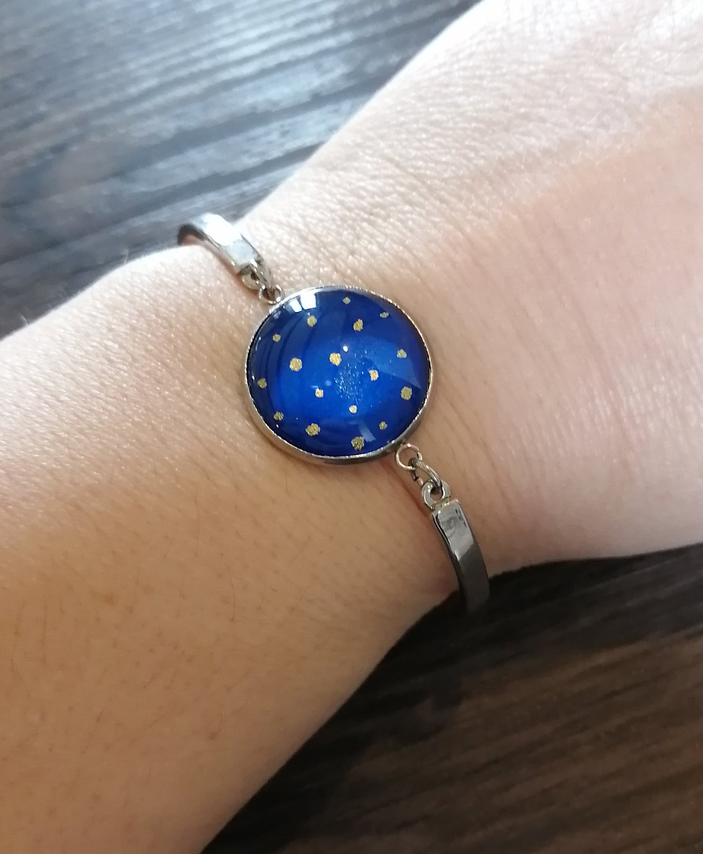 Bracelet rigide acier inoxydable - 20mm - Pois dorés, fond bleu royal