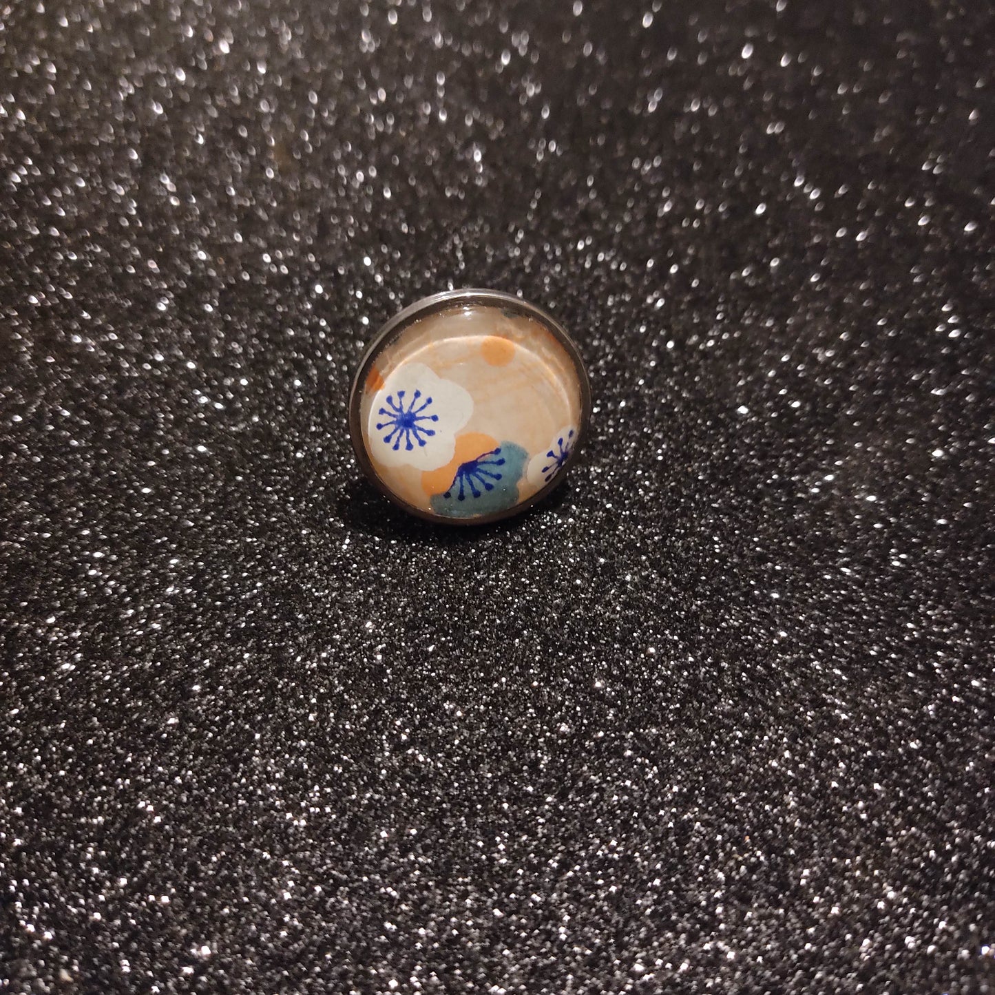 Bague ajustable ronde cabochon 25mm - Métal argenté - papier japonais fleurs de cerisier - rose pale