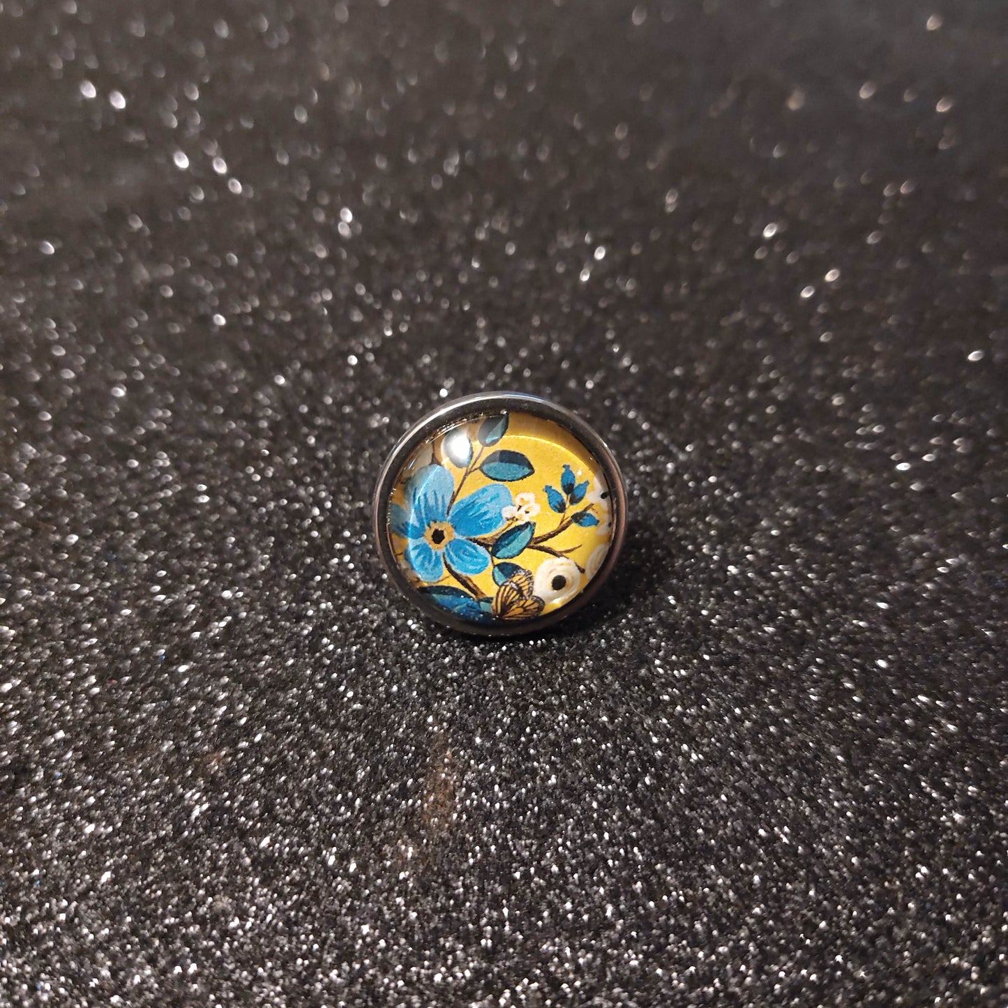 Bague cabochon rond de 20mm - Fleurs et branches - fond taupe