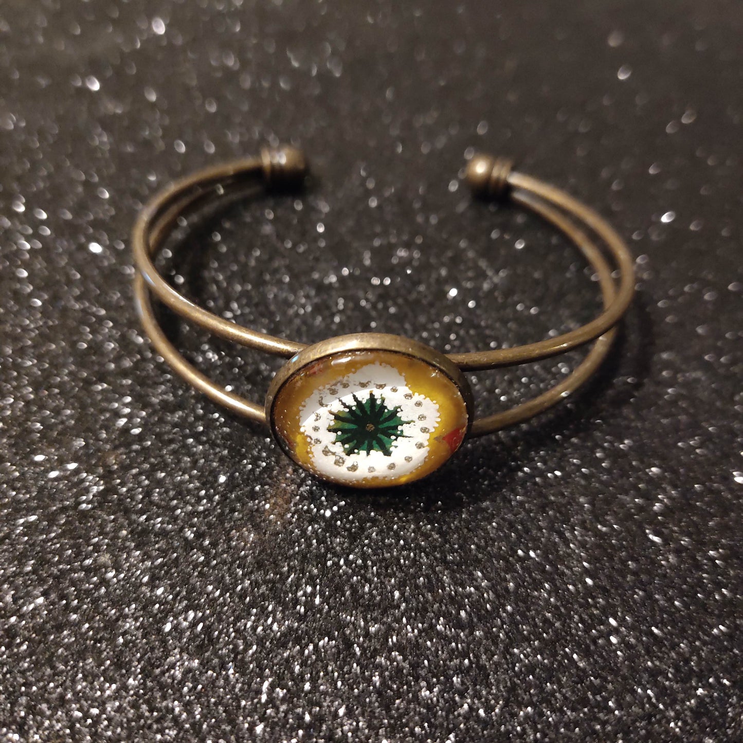 Bracelet manchette - bronze - fleur de cerisier blanche, moutarde