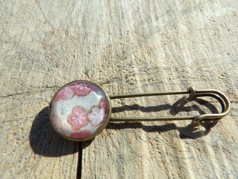 Broche bronze - Papier japonais floral rose fond blanc