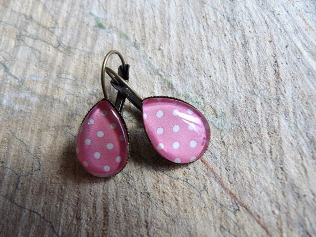 Boucles d'oreilles dormeuses gouttes 13x18mm - Bronze - pois blanc fond rose
