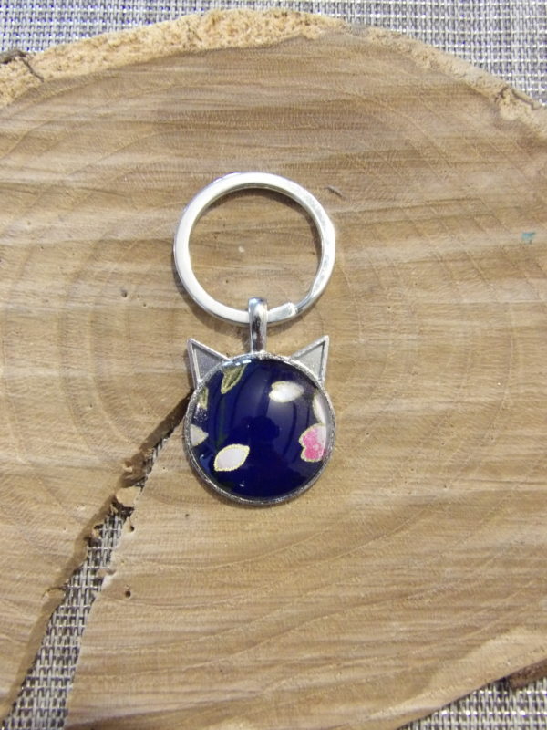 Porte-clefs cabochons 25mm - forme chat - Floral rose et blanc, fond bleu