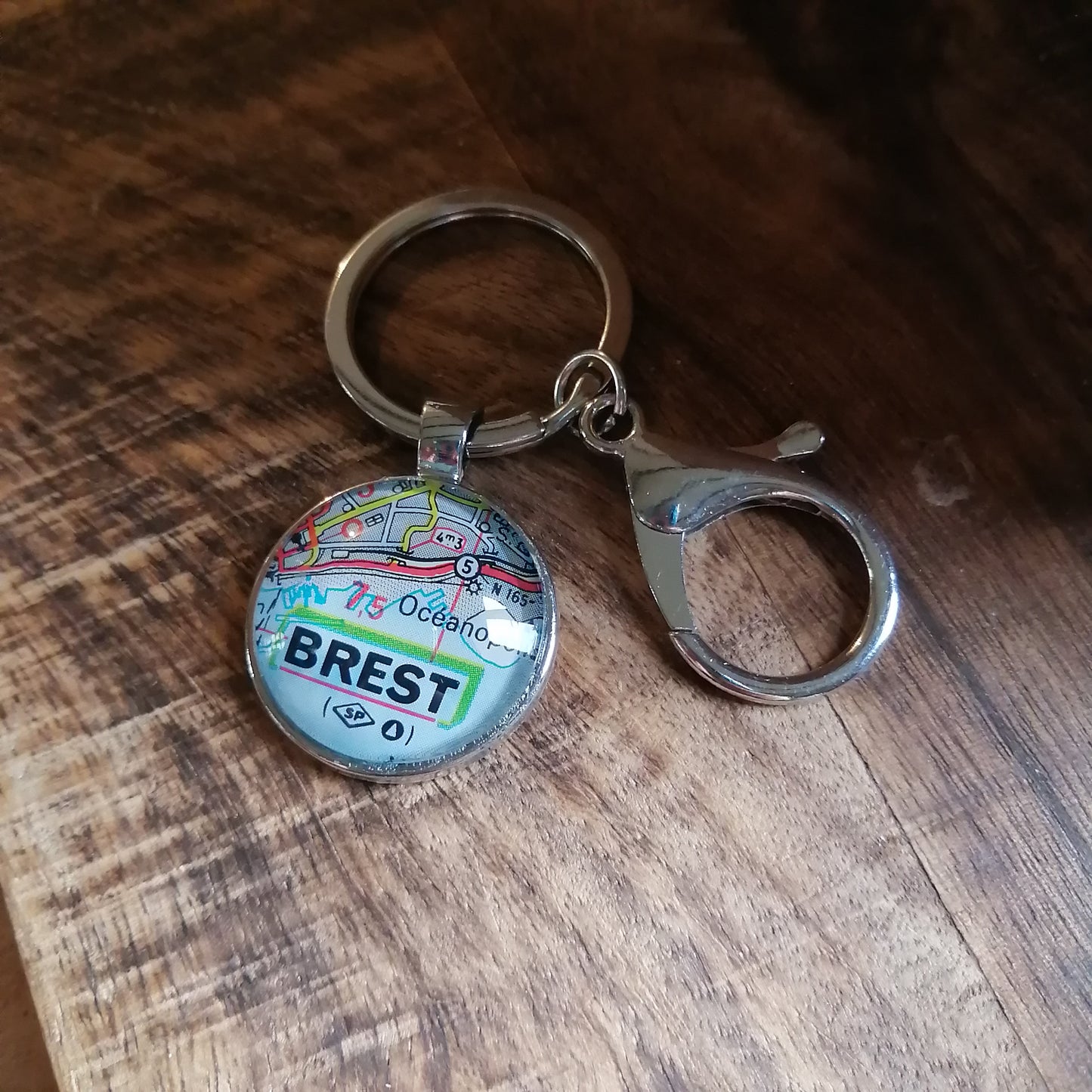 Porte-clefs cabochon 25mm - Recyclage carte routière - Brest (29)