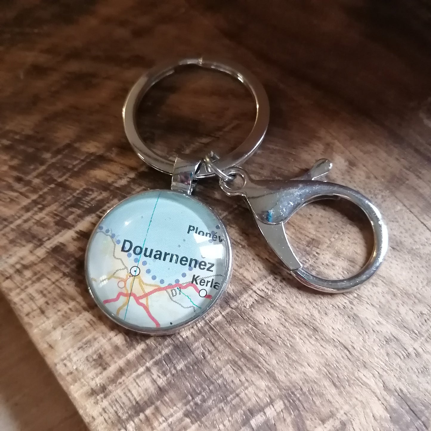 Porte-clefs cabochon 25mm - Recyclage carte routière - Douarnenez (29)