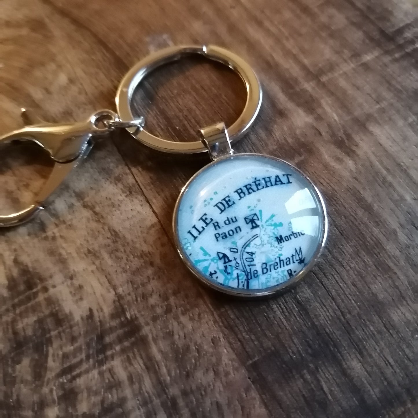 Porte-clefs cabochon 25mm - Recyclage carte routière - Ile de Bréhat (22)