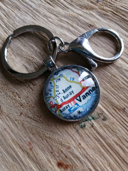 Porte-clefs cabochon 25mm - Recyclage carte routière - Vannes, Ste Anne d'Auray, Auray (56)