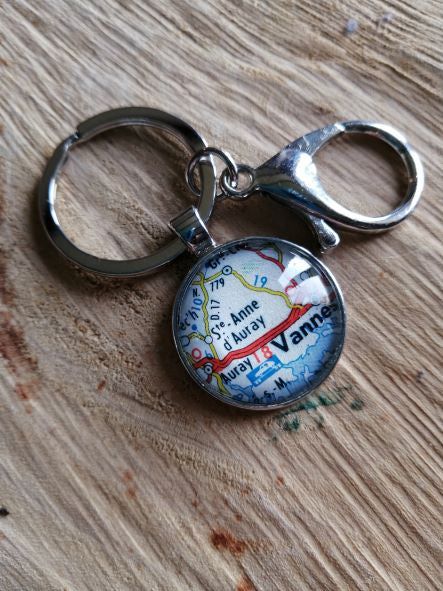 Porte-clefs cabochon 25mm - Recyclage carte routière - Vannes, Ste Anne d'Auray, Auray (56)