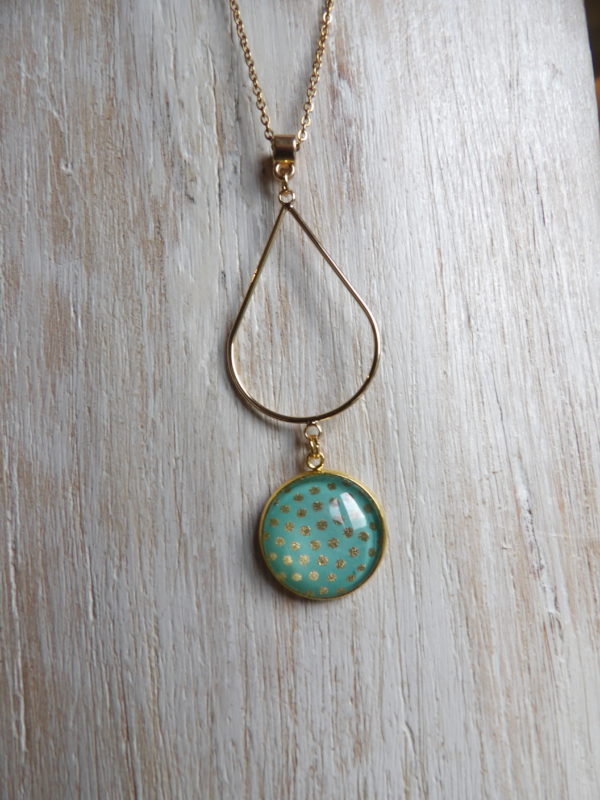 Collier acier doré - vert et pois dorés