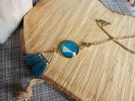 Collier cabochon doré , papier japonais bleu et doré + pompons bleus