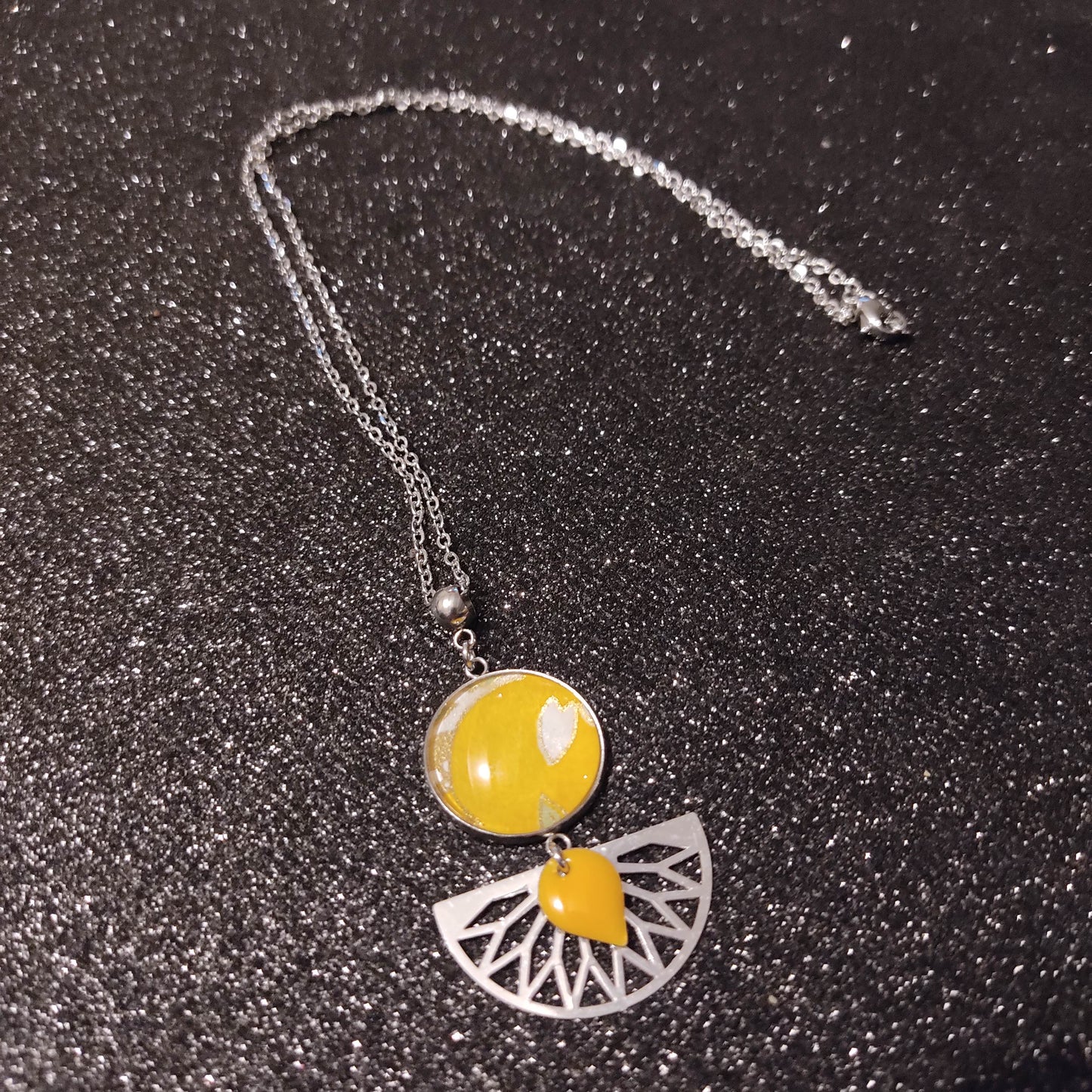 Collier avec sautoir cabochon 20mm en métal argenté - Papier japonais floral couleur moutarde