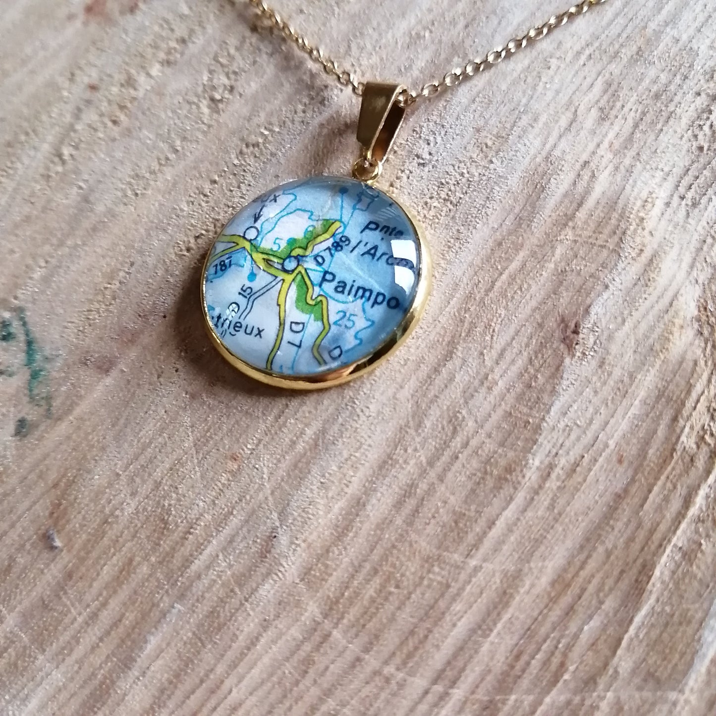 Collier avec sautoir cabochon 20mm - Recyclage carte routière Paimpol, Pointe de l'Arcouest (22) - Acier inoxydable doré