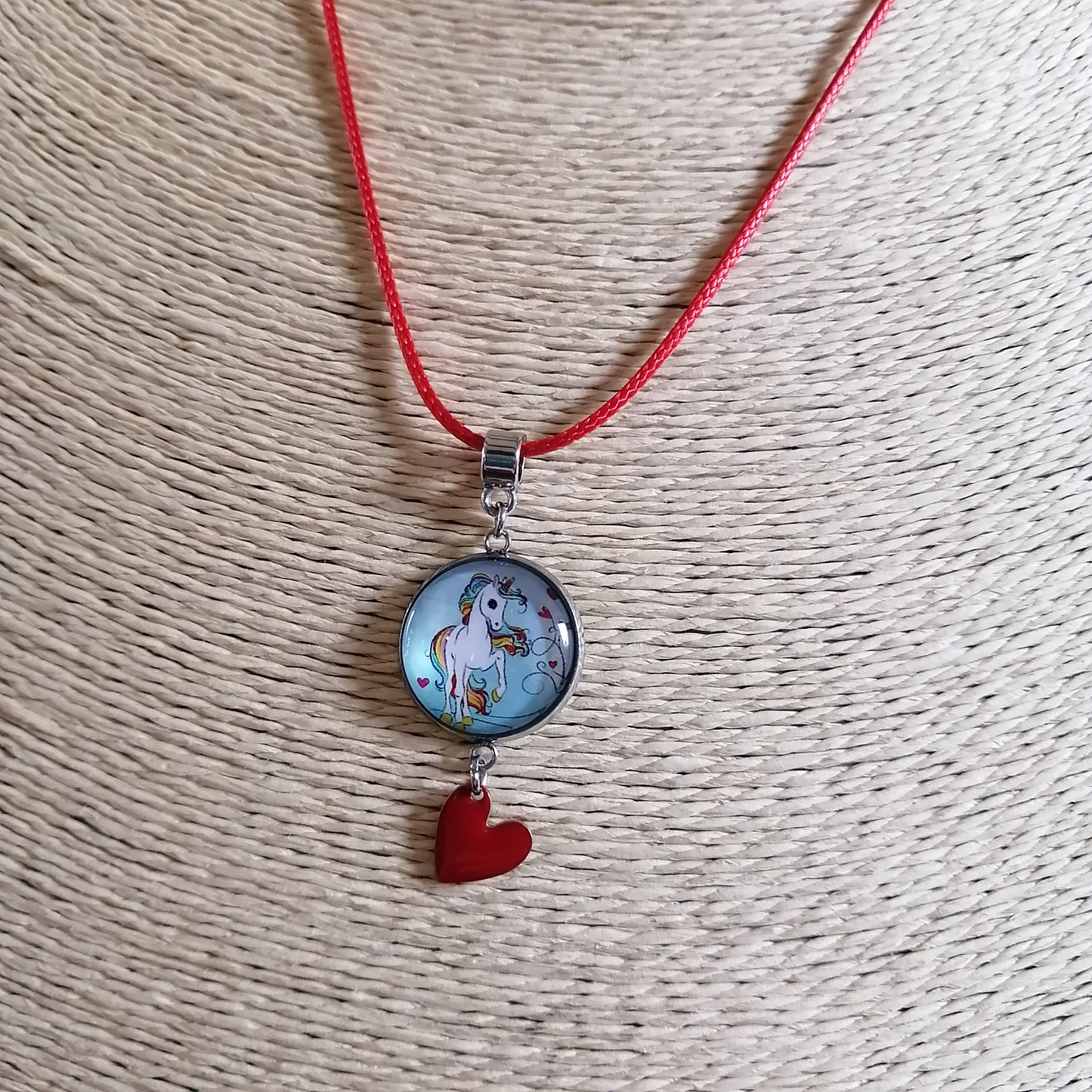 Collier enfant - licorne - pendentif acier inoxydable - cordon rouge