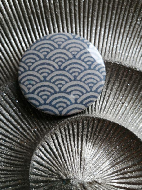 Badge 44 mm - vague bleu ciel