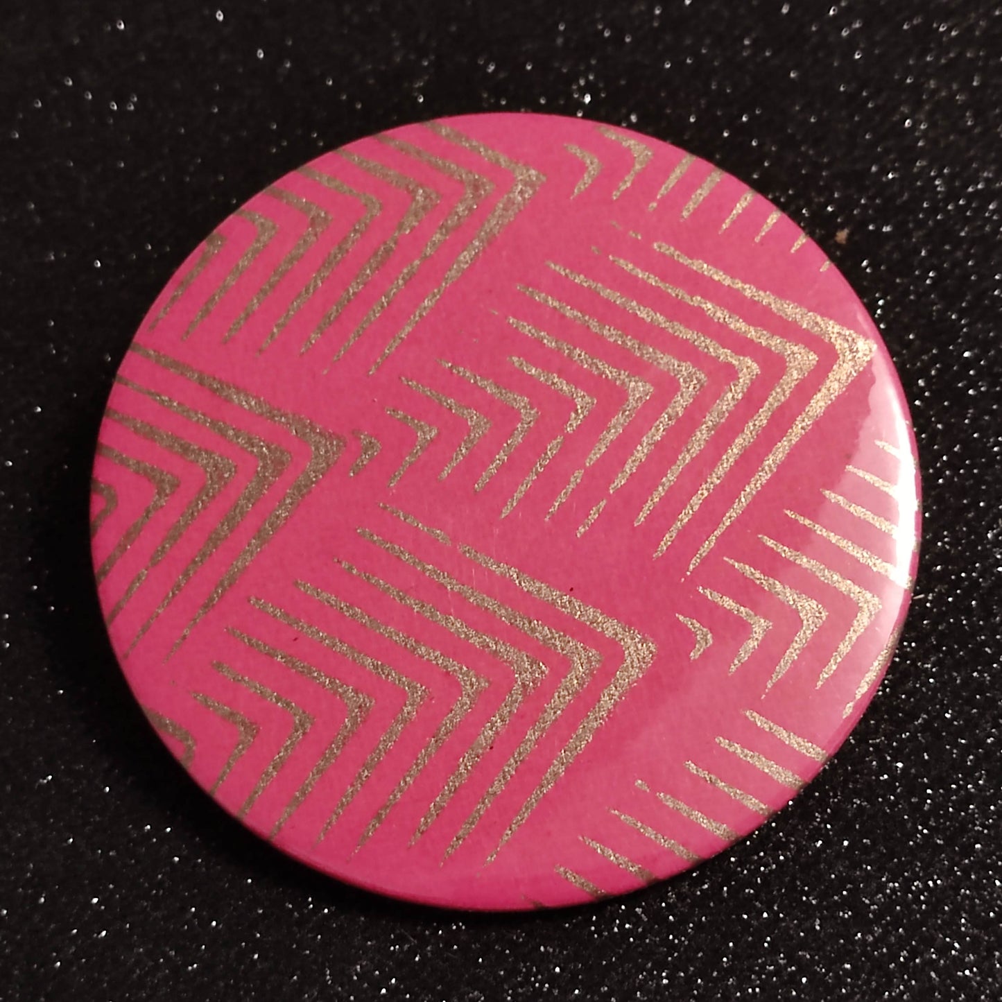 Miroir de poche 75mm - motif chevrons dorés fond rose