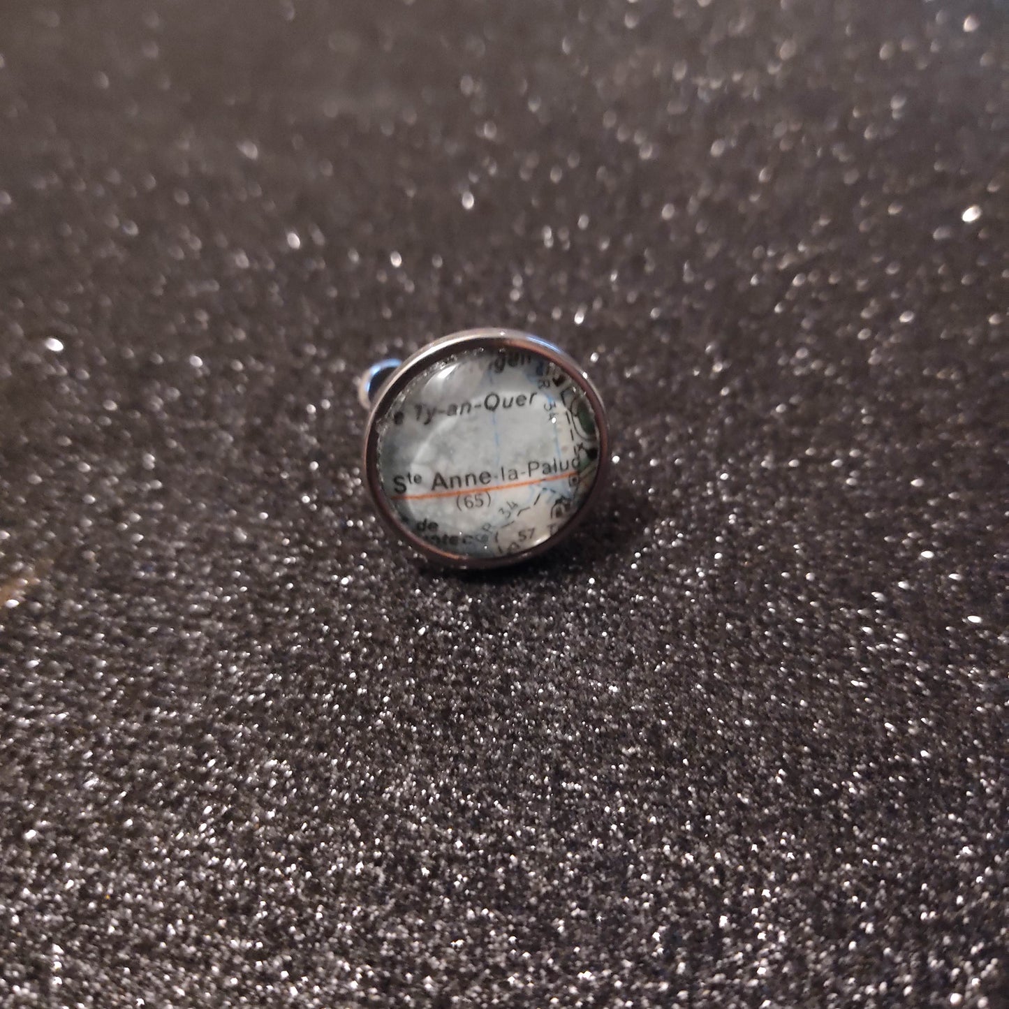 Sainte Anne La Palud (29) - Bague ajustable ronde cabochon 20mm - Recyclage carte routière