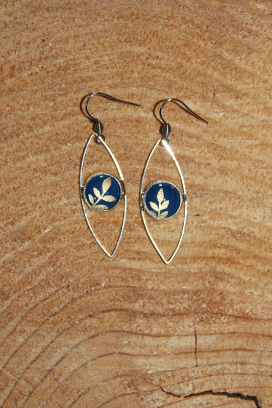 Boucles d'oreilles oeil cabochon 12mm - Métal Argenté - Papier japonais, feuilles dorées fond bleu