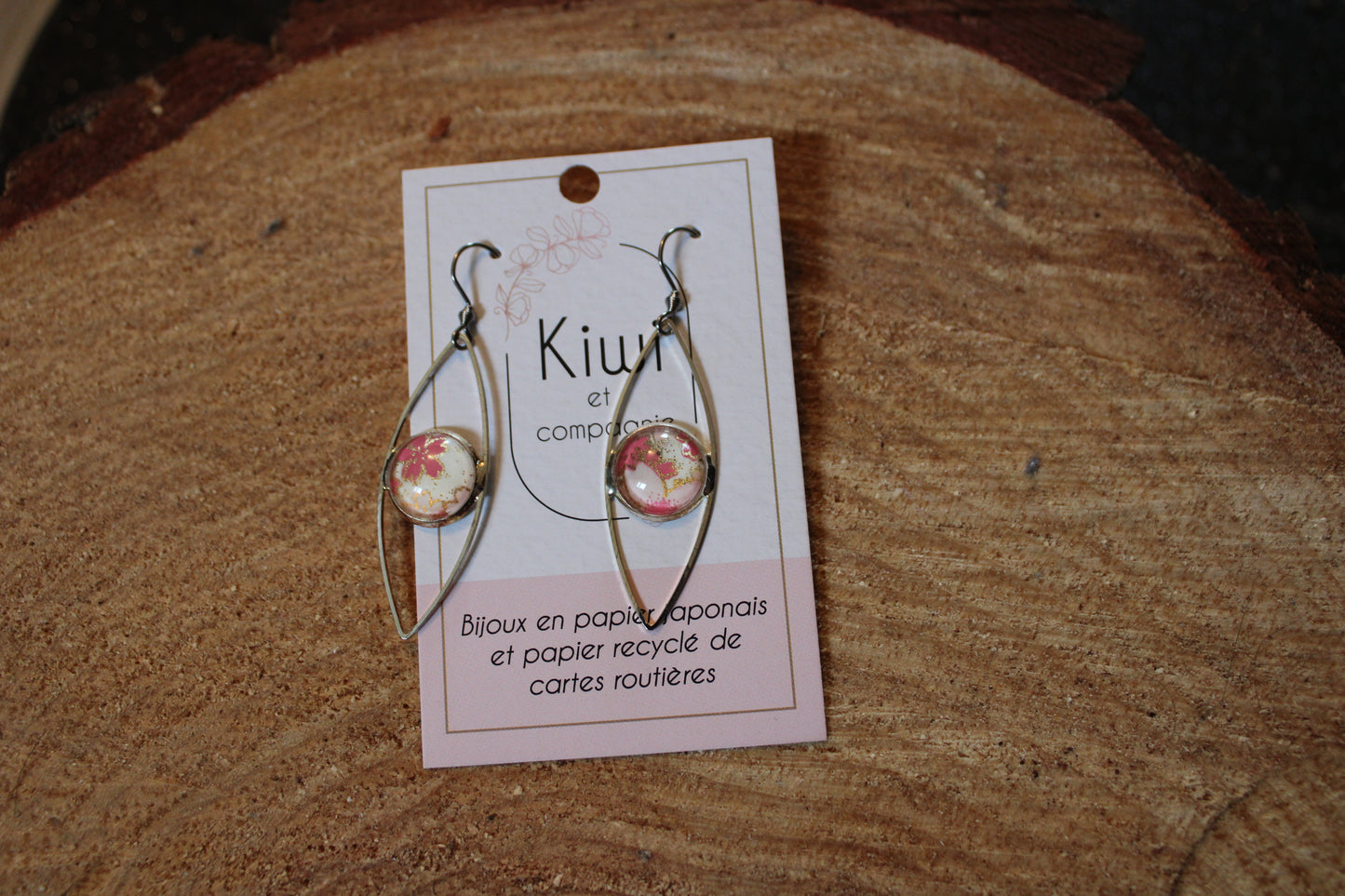 Boucles d'oreilles oeil cabochon 12mm - Métal Argenté - Papier japonais, fleurs roses , fond blanc