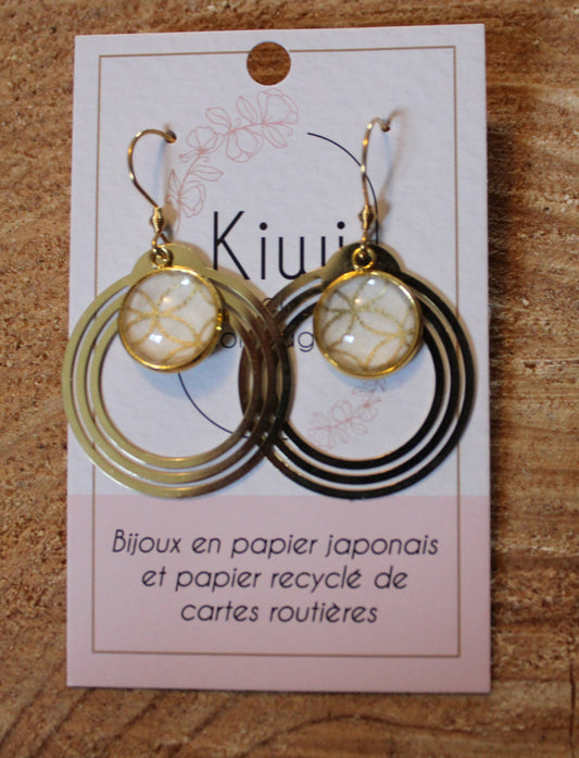 Boucles d'oreilles cabochons ronds 12mm - Acier inoxydable doré - rosaces blanches, fond blanc nacré