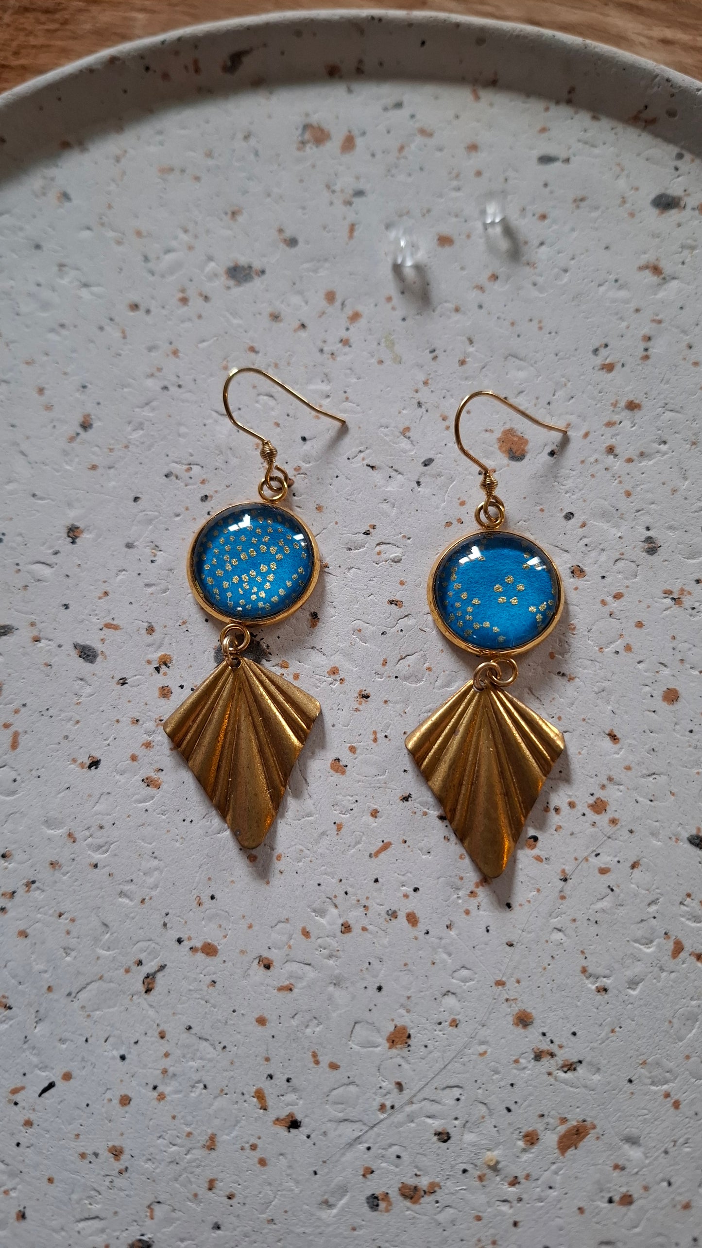 Boucles d'oreilles cabochons ronds 16mm - Acier inoxydable doré - papier japonais bleu petrol, pois dorés - breloque losange