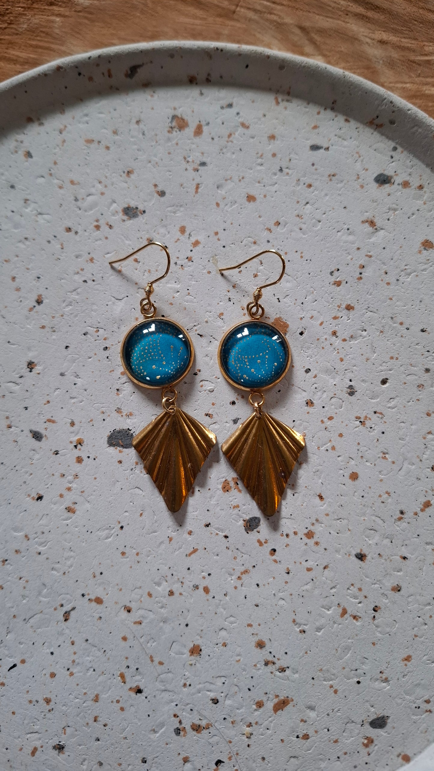 Boucles d'oreilles cabochons ronds 16mm - Acier inoxydable doré - papier japonais bleu petrol, pois dorés - breloque losange