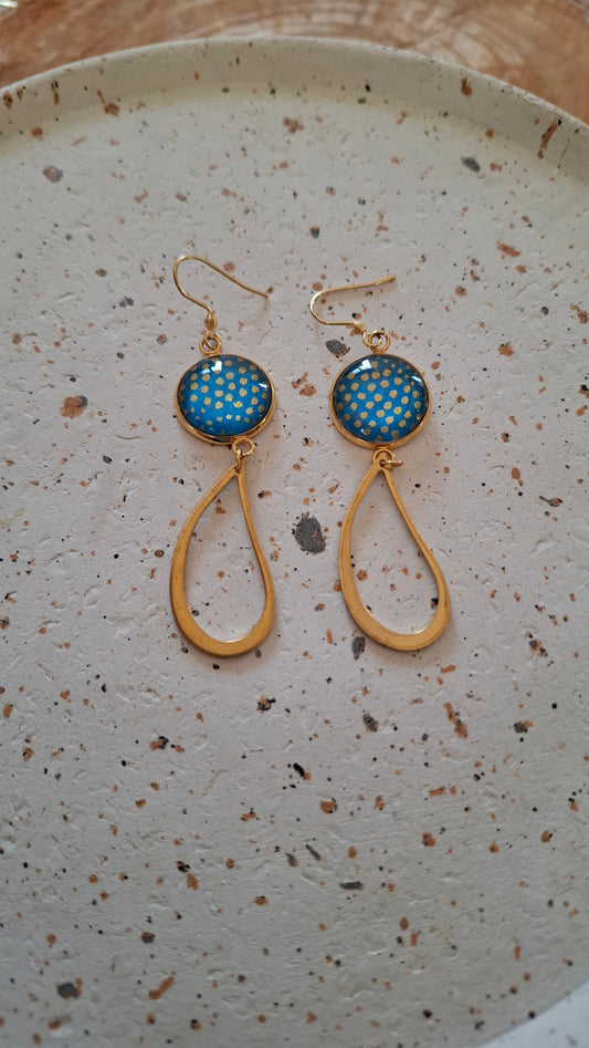 Boucles d'oreilles longues - Cabochons 16mm - Pois dorés, fond bleu