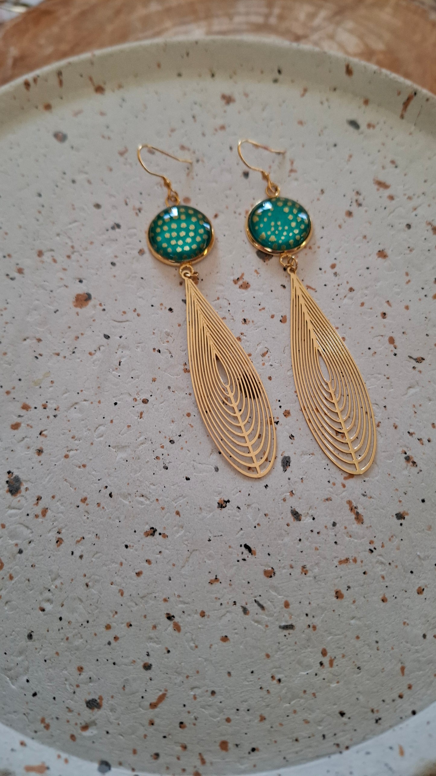 Boucles d'oreilles cabochons ronds 16mm - Acier inoxydable  - papier japonais vert et pois doré