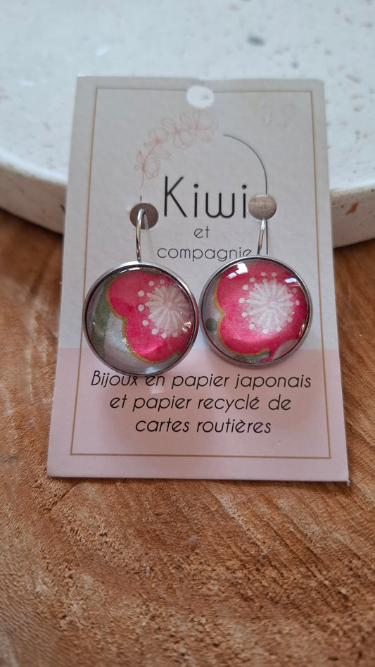 Boucles d'oreilles dormeuses rondes 20mm - Acier inoxydable - papier japonais fleur rose et blanche, fond vert