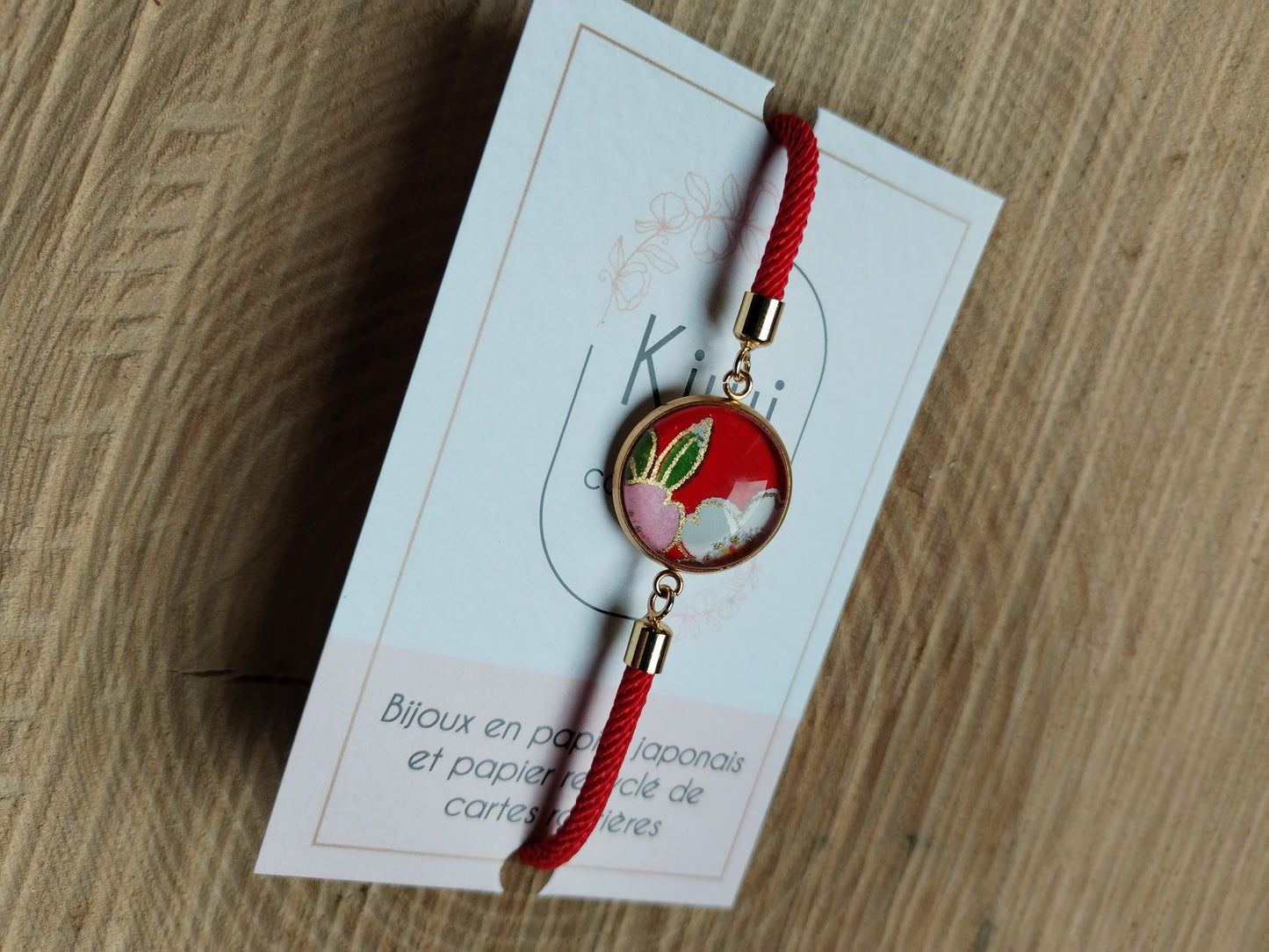 Bracelet réglable en coton rouge - cabochon en papier japonais floral rouge, blanc, rose et vert