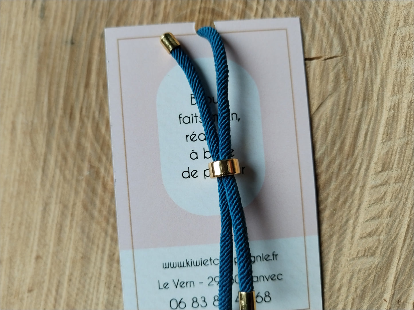 Bracelet réglable en coton bleu - cabochon bleu et pois dorés