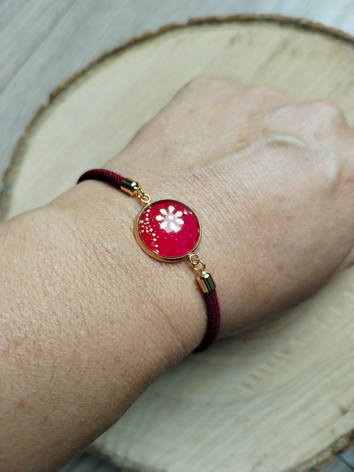 Bracelet réglable en coton bordeaux - cabochon floral doré et rouge