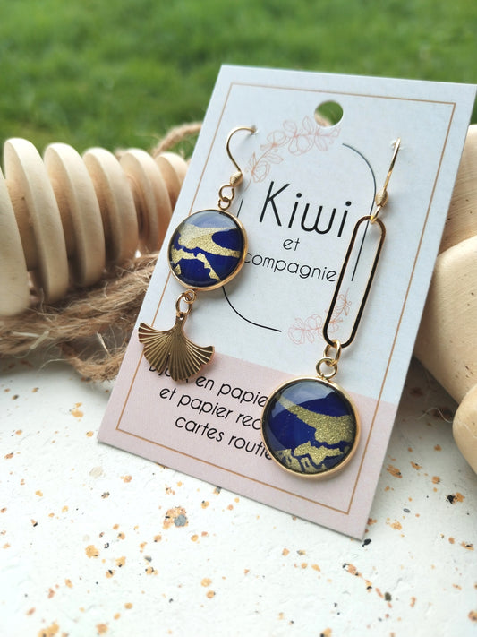 Boucles d'oreilles asymétriques - Cabochons 16mm - Acier inoxydable doré - Papier japonais bleu et doré