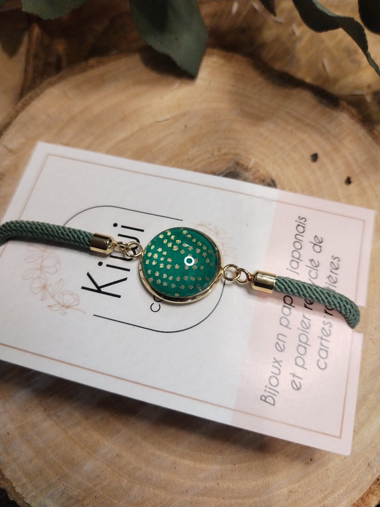 Bracelet réglable en coton vert - cabochon vert pois doré
