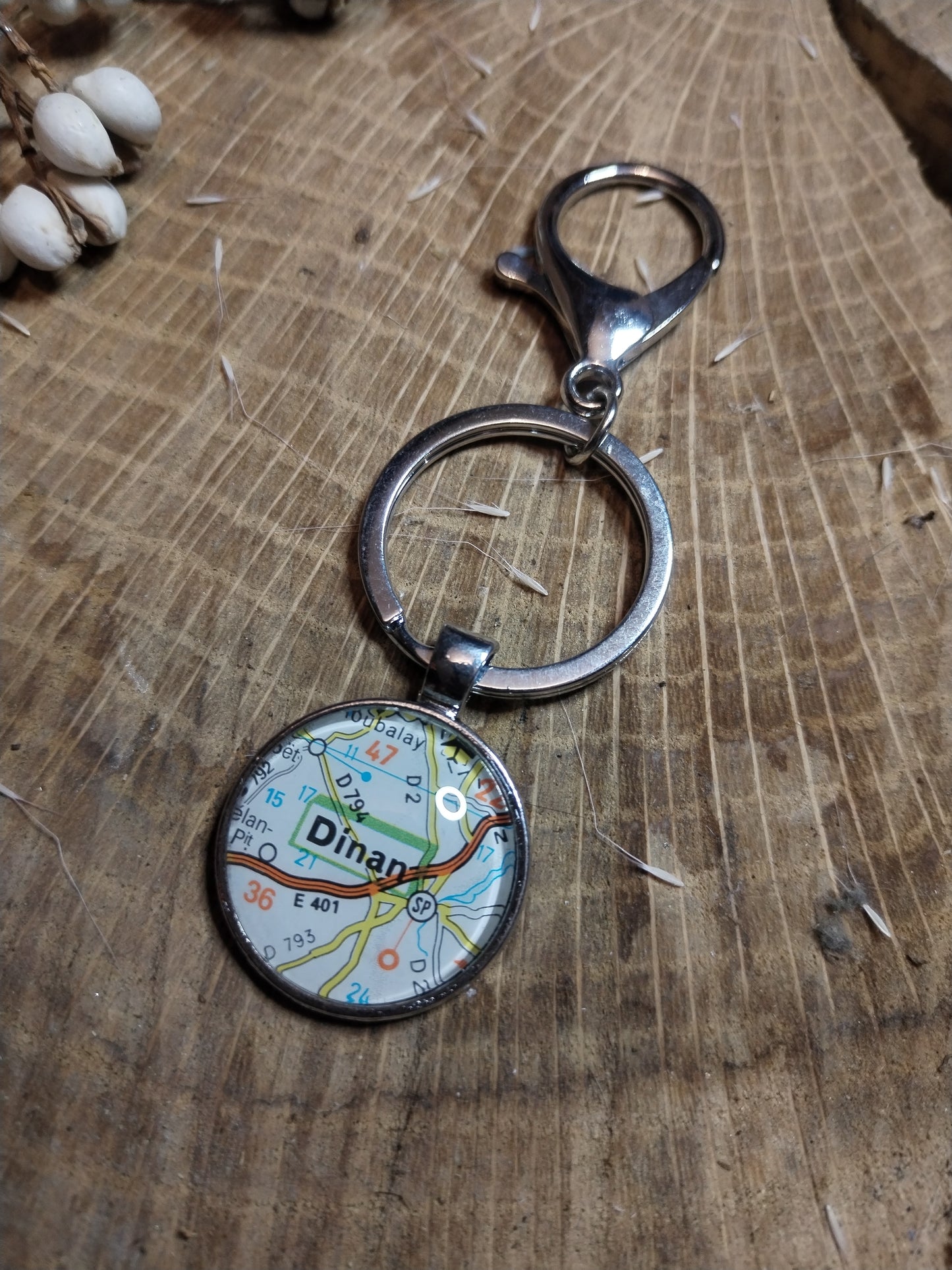 Porte clé  ville Dinan carte routière -recyclage